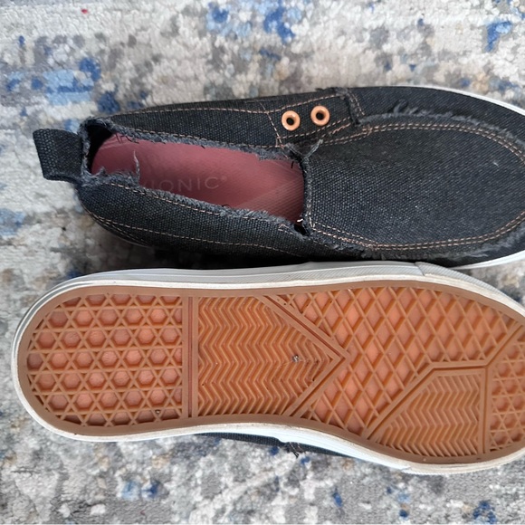 vionic Slide on shoes - Picture 2 of 4